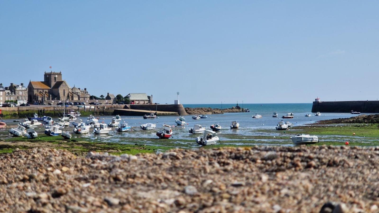 Le Prieure Barfleur Bed and Breakfast Eksteriør billede